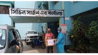 পলাশে প্রশাসন ও ডাক্তার-নার্সদের মাঝে স্বাস্থ্য সুরক্ষা সরঞ্জাম প্রদান পলাশে প্রশাসন ও ডাক্তার-নার্সদের মাঝে স্বাস্থ্য সুরক্ষা সরঞ্জাম প্রদান